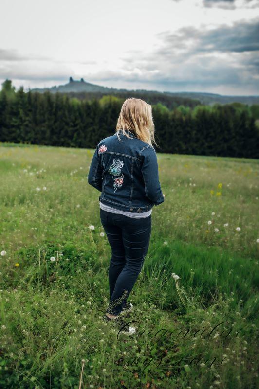 Džínová bunda - tmavě modrá s výšivkou - had